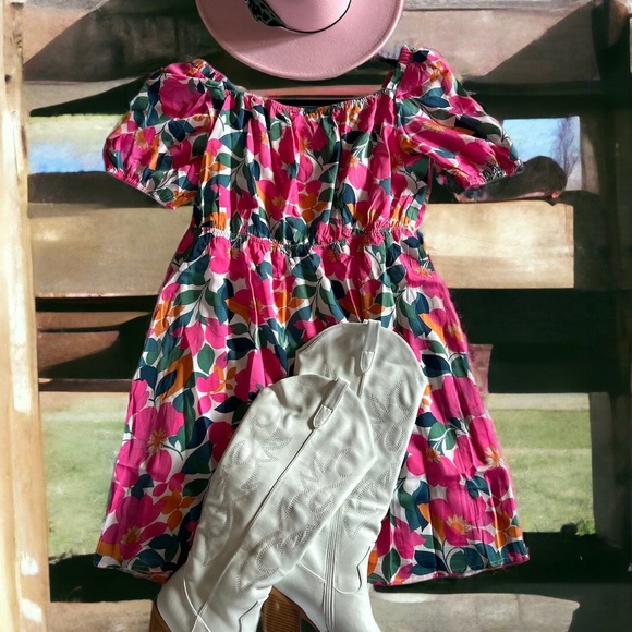 Pink floral dress can be worn on or off the shoulders. New with tags - Picture 2 of 3